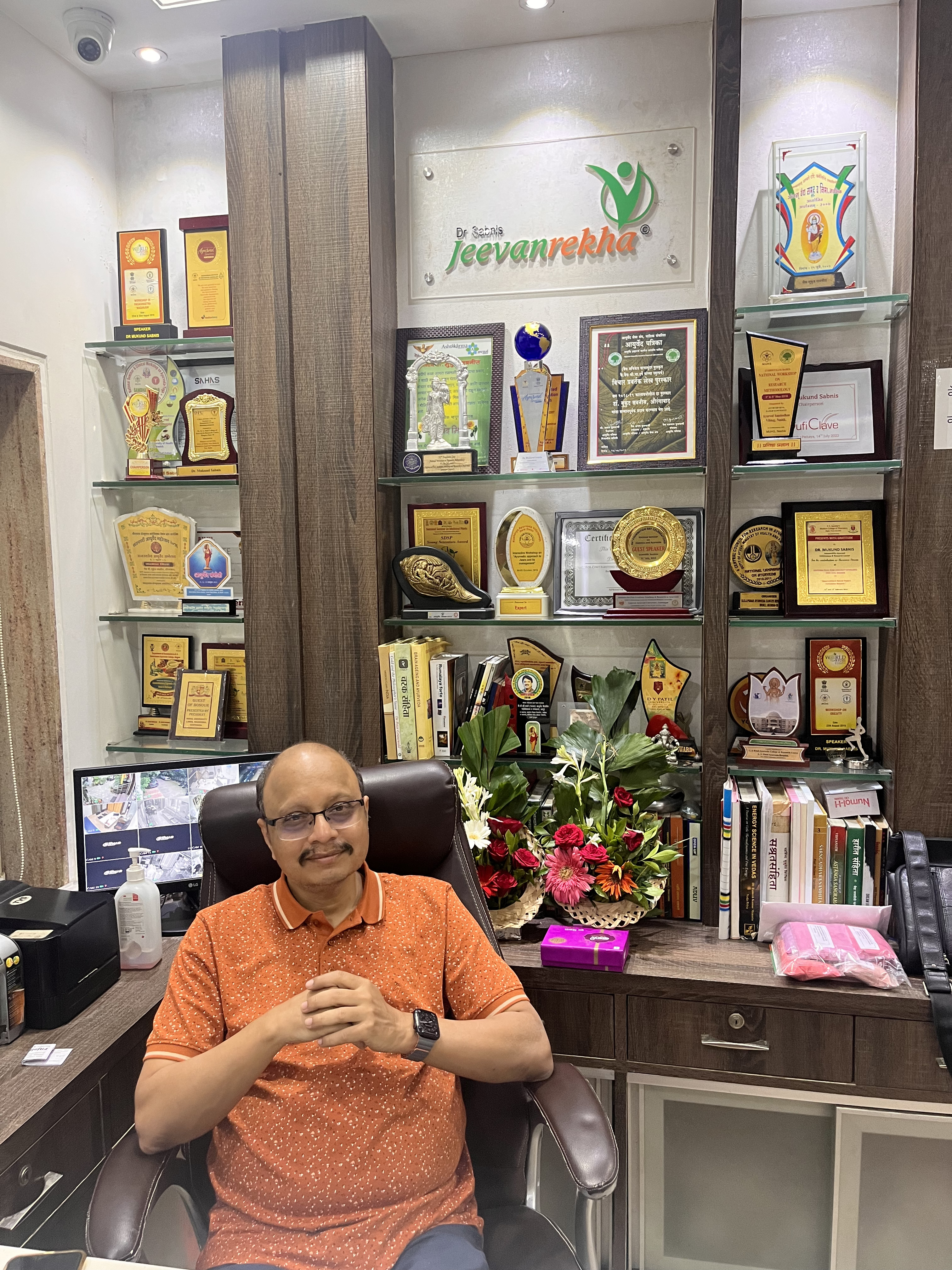 Dr. Mukund Sabnis